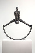 MAN ON A LARGE BOW (HOMBRE SOBRE ARCO GRANDE)